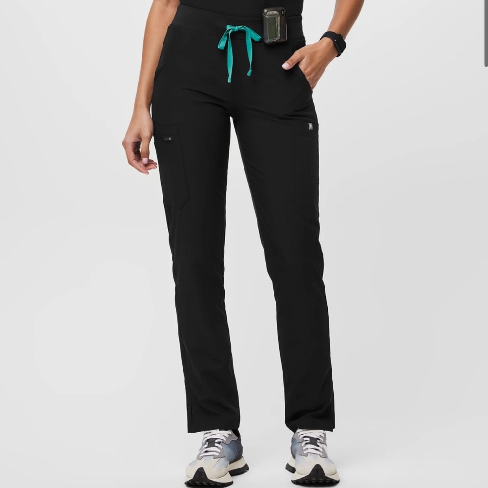 FIGS Women’s Yola Yoga Lined Tall Scrub Pants